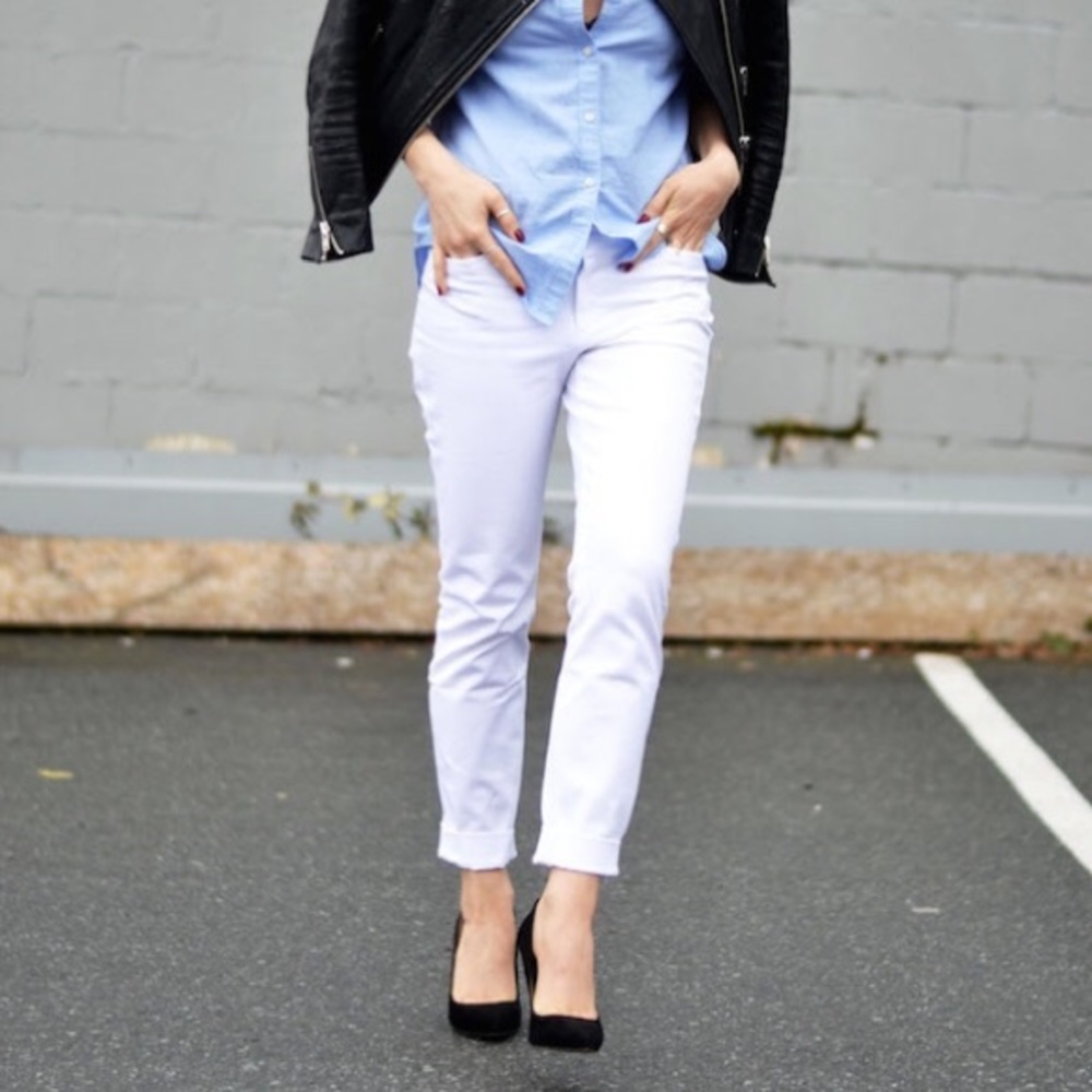 Old Navy White Mid-Rise Pixie Ankle Pants